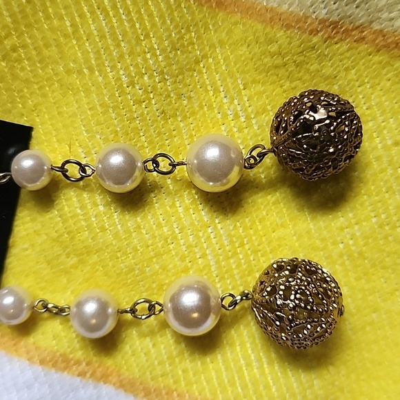 NWT Vintage Faux Pearl Chandelier Gold Tone Earrings for pierced ears - Picture 3 of 6